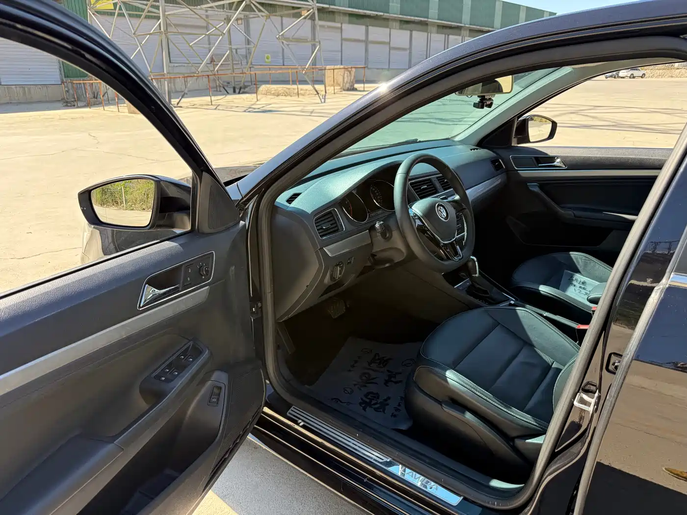 Volkswagen Lavida 2015 1.6L Automatic Comfort Edition фото 9