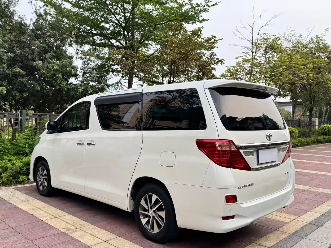 Toyota Alphard 2012 3.5L Premium Edition фото 5