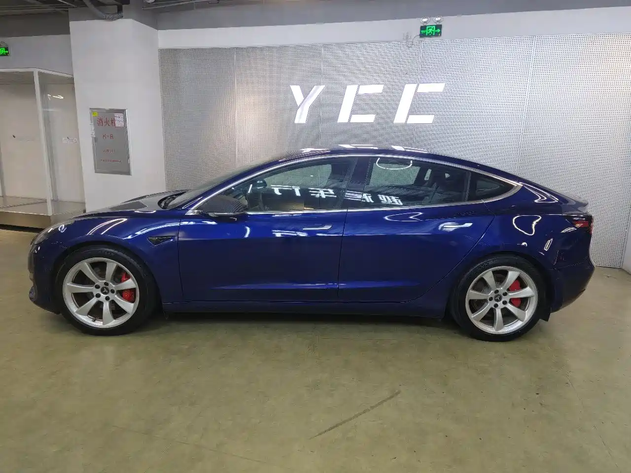 TESLA MODEL 3