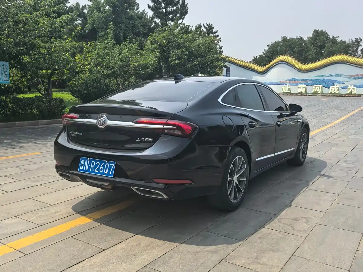 BUICK LACROSSE