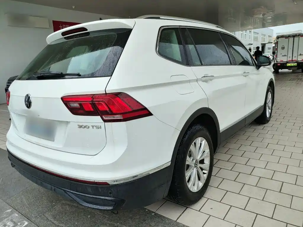 Фото 7 - Volkswagen Tiguan L