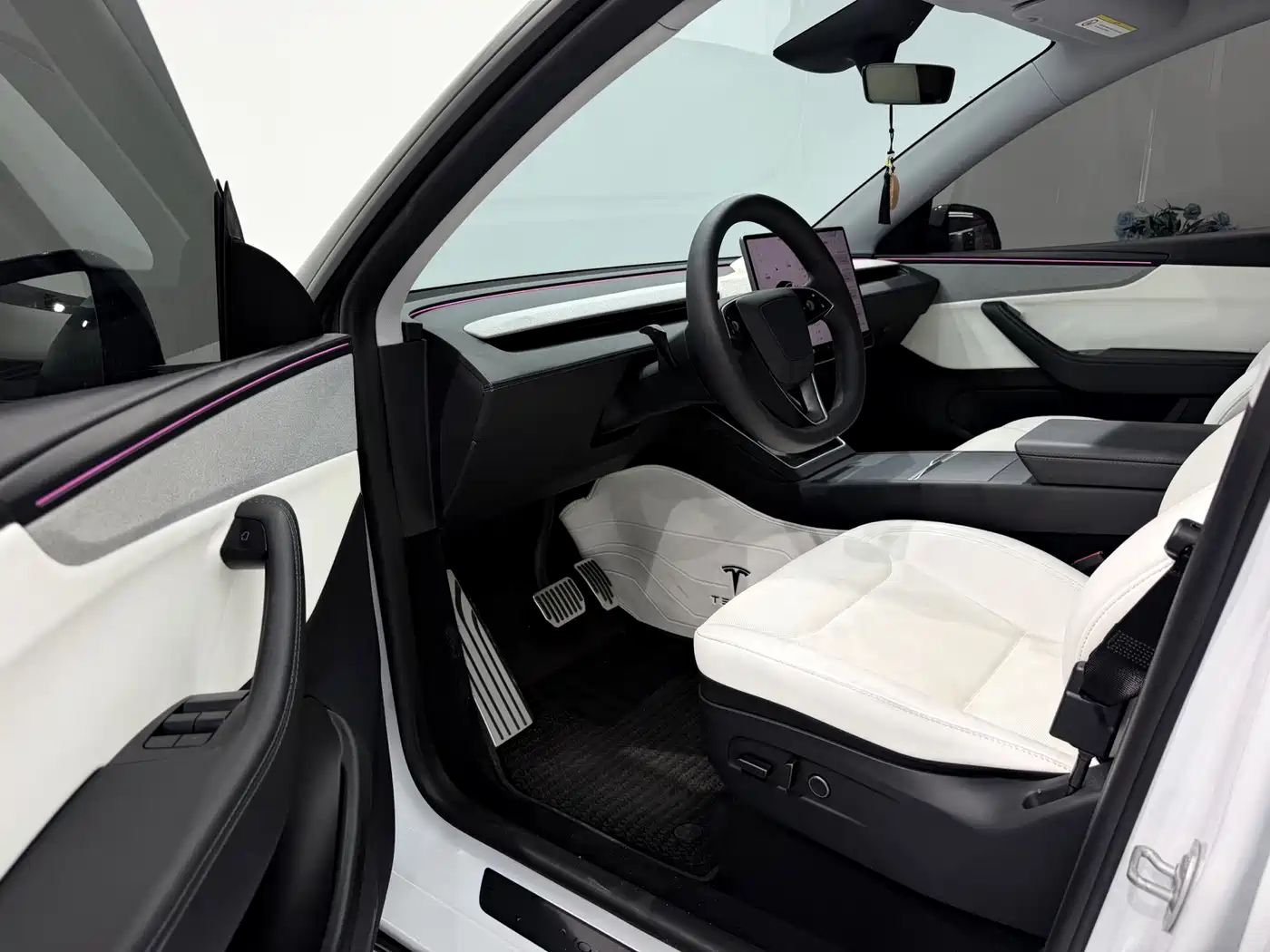 Tesla Model Y 2026 2025 Rear-Wheel Drive