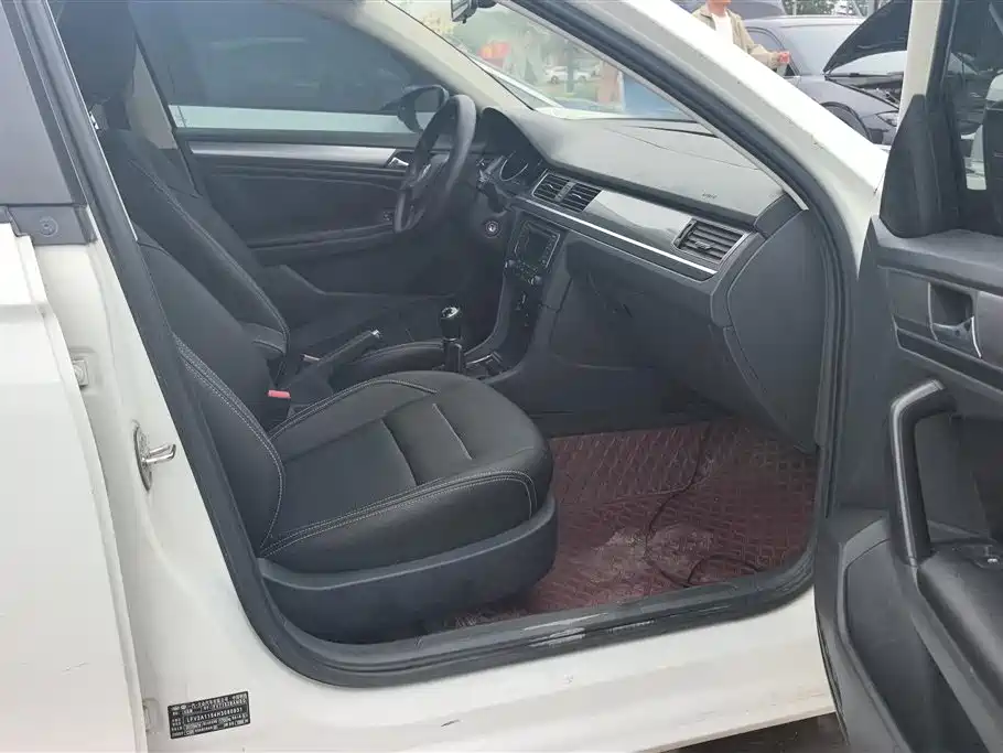 Volkswagen Bora 2017 1.6L Manual Comfort Edition фото 8
