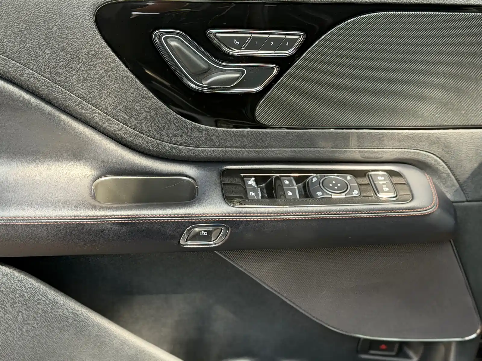 Фото 4 - Lincoln Aviator