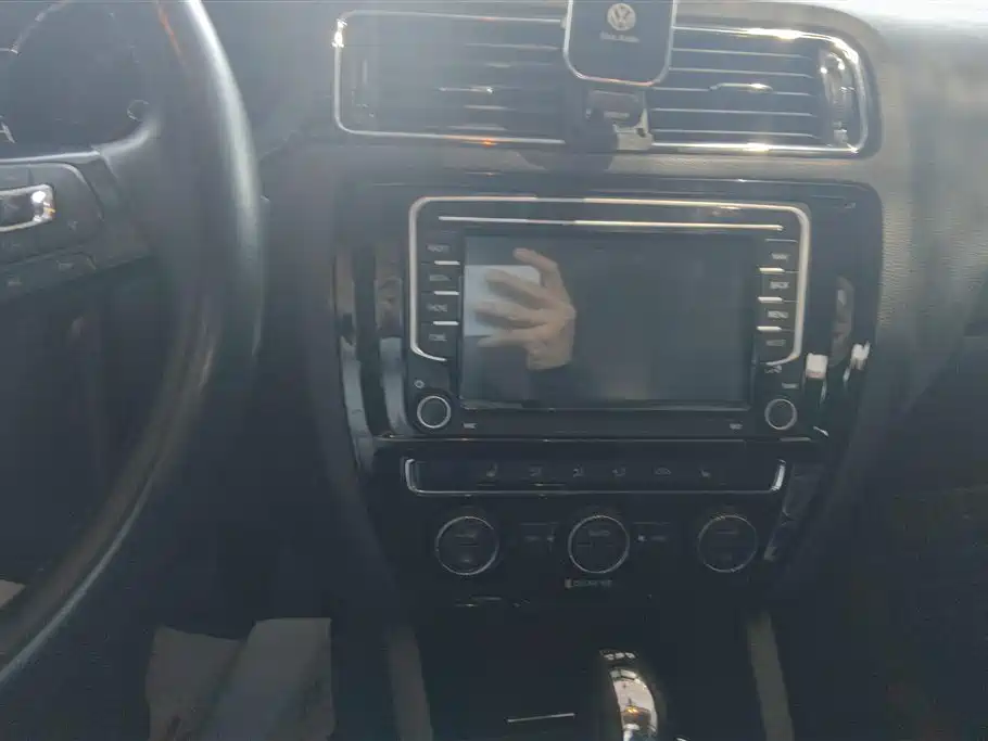 Volkswagen Sagitar 2017 230TSI Automatic Luxury фото 13