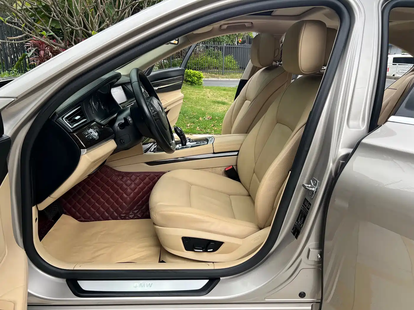 BMW 7 Series 2009 Model 740Li Leading Edition фото 10