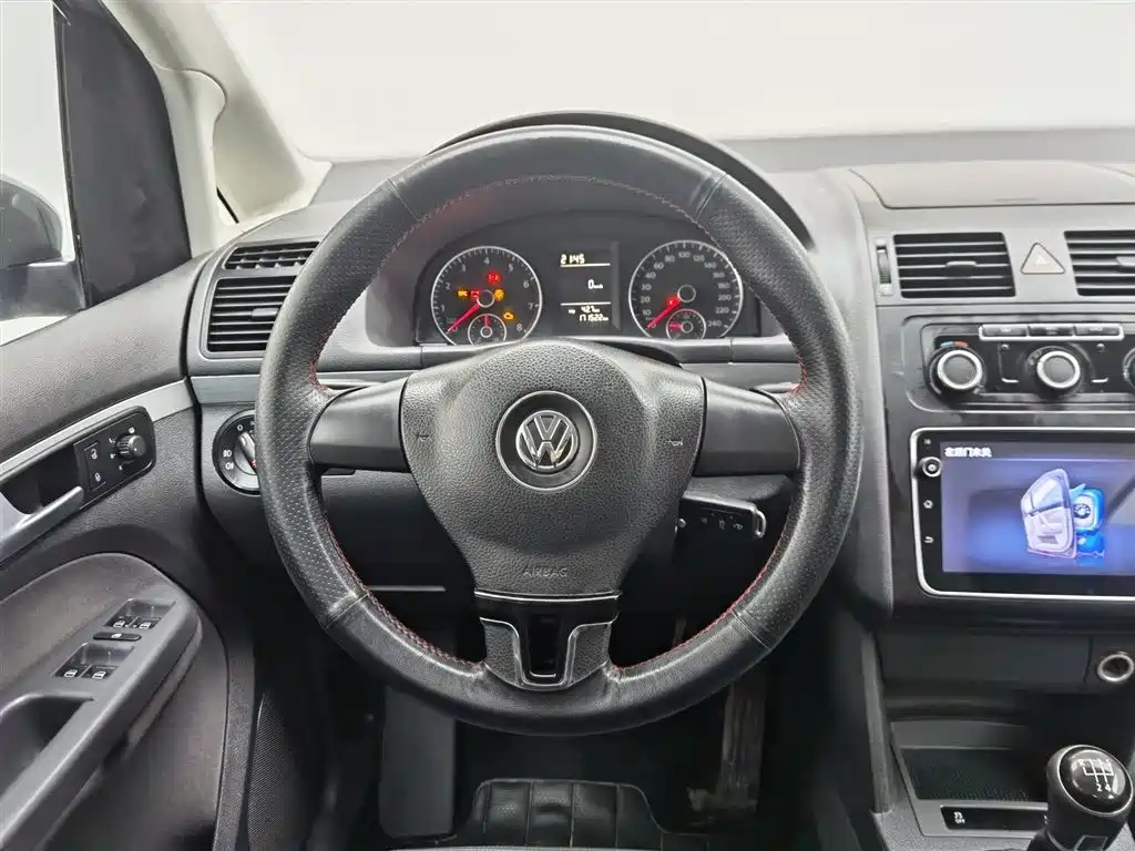Volkswagen Touran 2015 1.4T Manual Trend Edition 5-seater фото 11