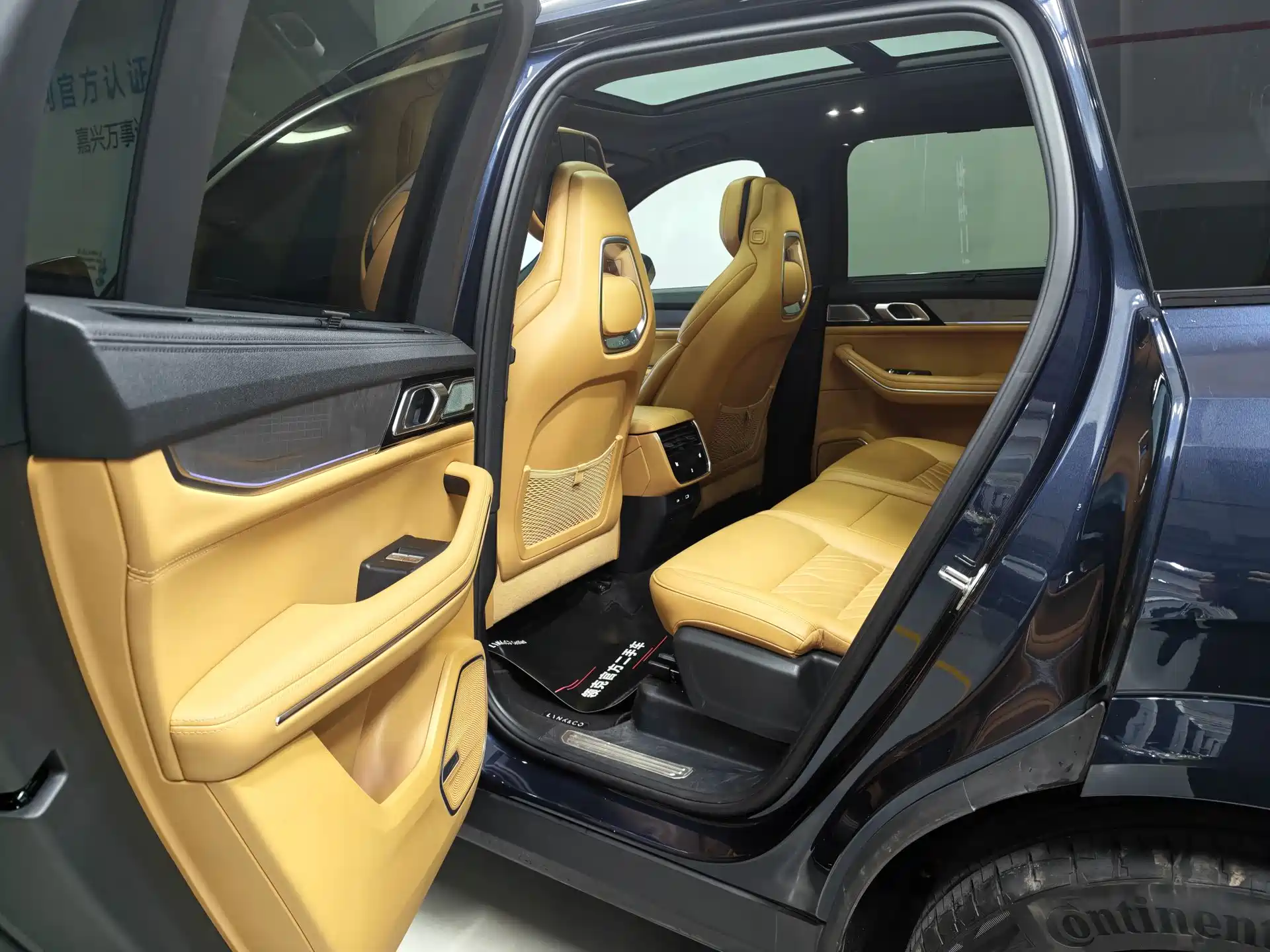 صورة 13 - Lynk & Co 09