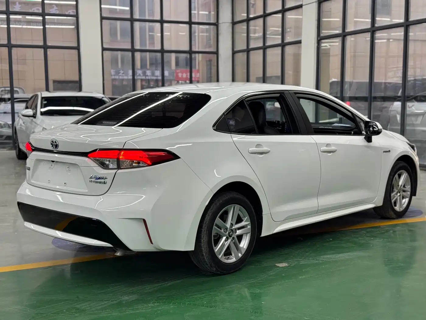 Toyota Levin 2022 Dual Engine 1.8H E-CVT Luxury Edition фото 12