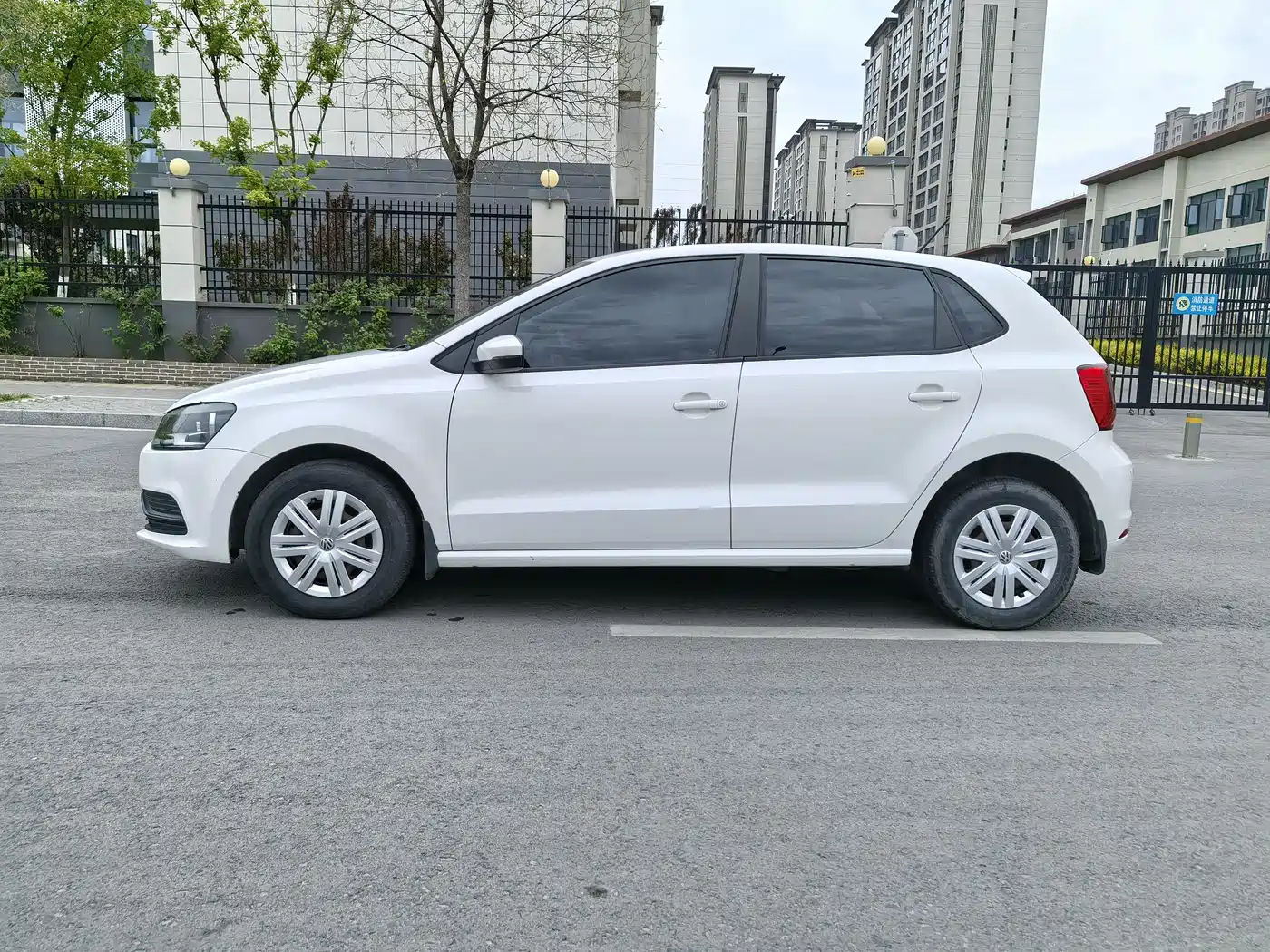 Volkswagen Polo 2016 1.4L Manual Trend фото 7