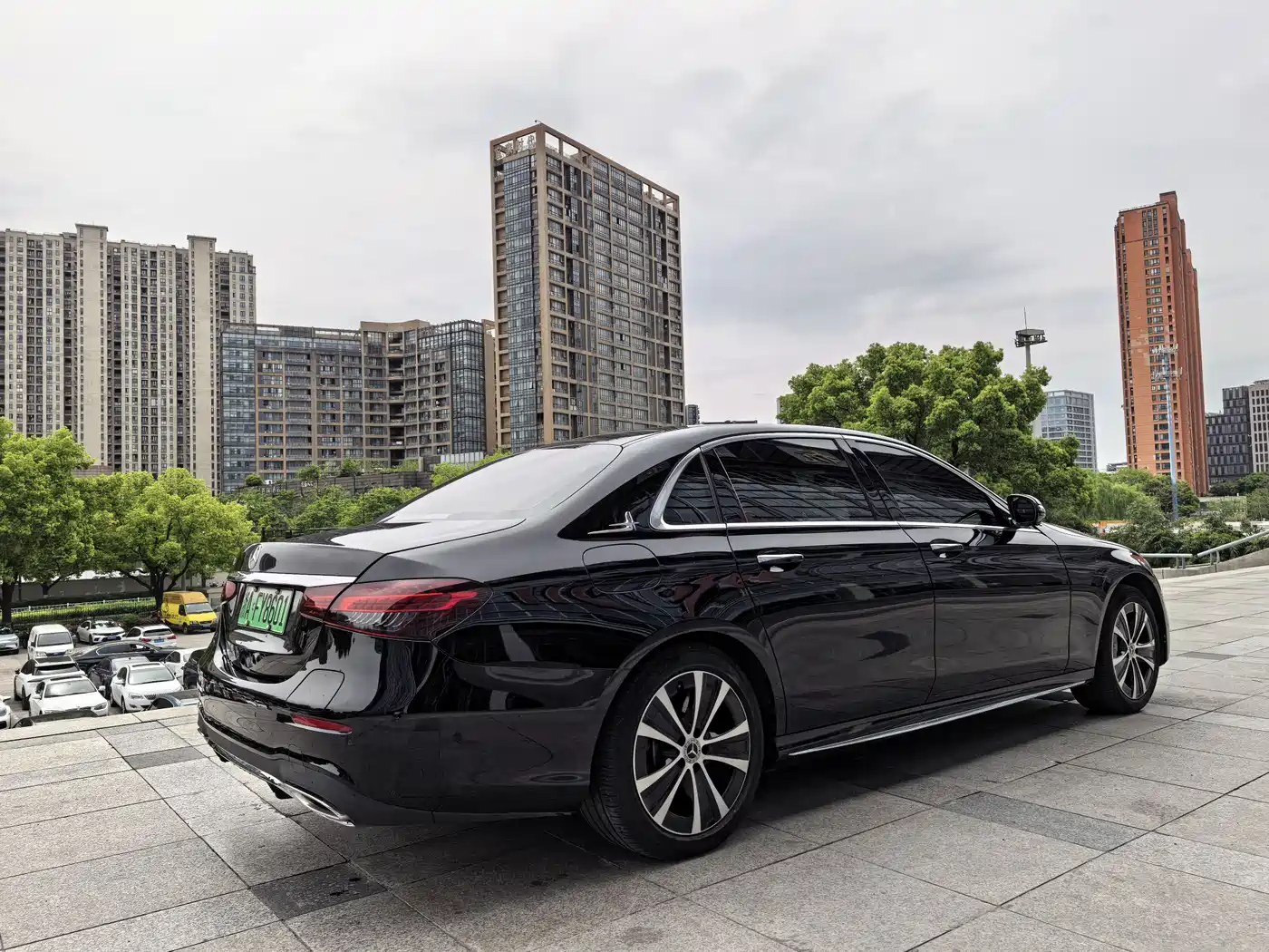 Mercedes-Benz E-Class New Energy 2022 Facelift II E 350 e L Plug-in Hybrid Sedan фото 8