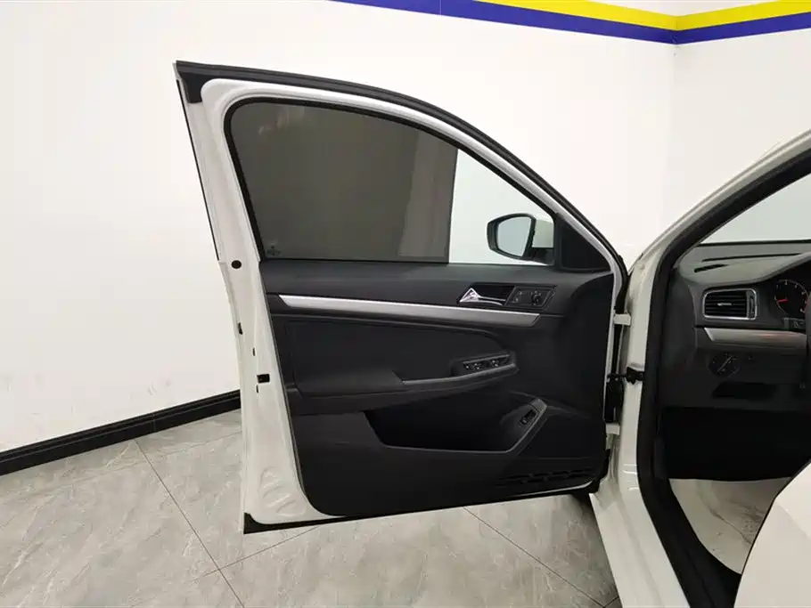 Volkswagen Lavida 2017 1.6L Automatic Trend Edition фото 7
