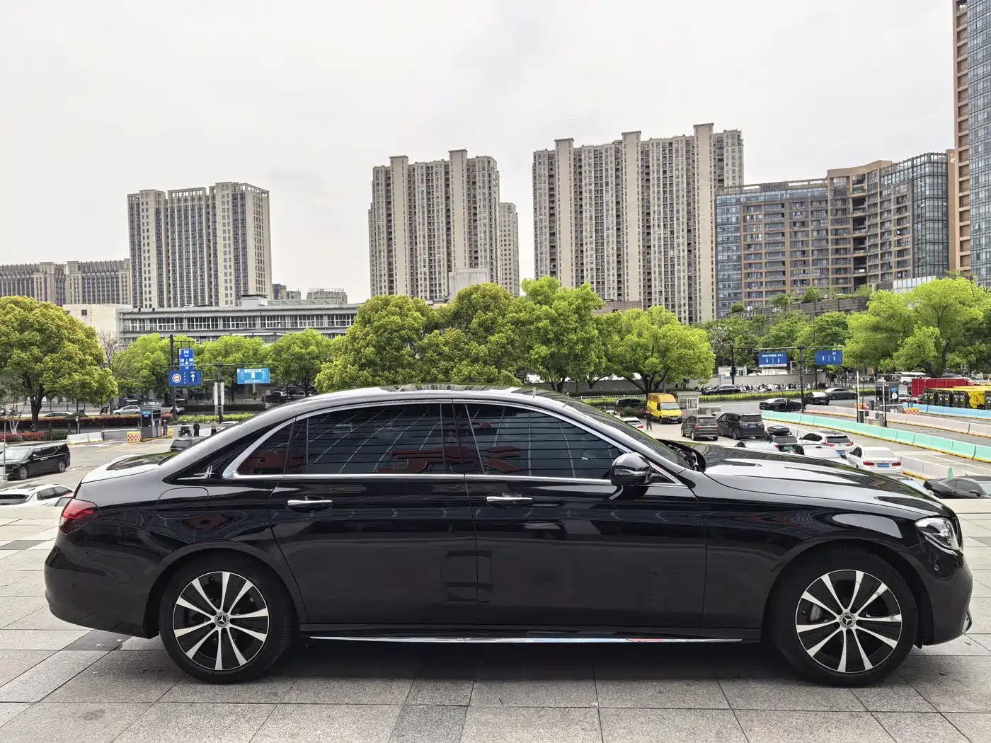 Mercedes-Benz E-Class New Energy 2022 Facelift II E 350 e L Plug-in Hybrid Sedan фото 6