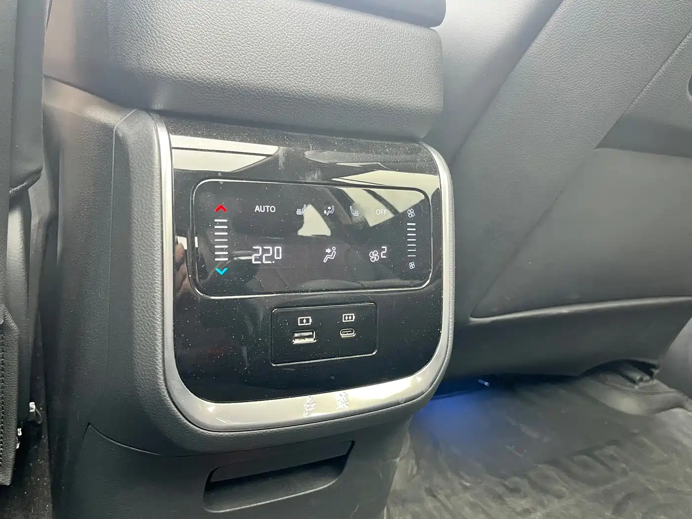 Hongqi HS7 2023 2023 2.0T Automatic 4WD Flag Leader Edition (6-seater)