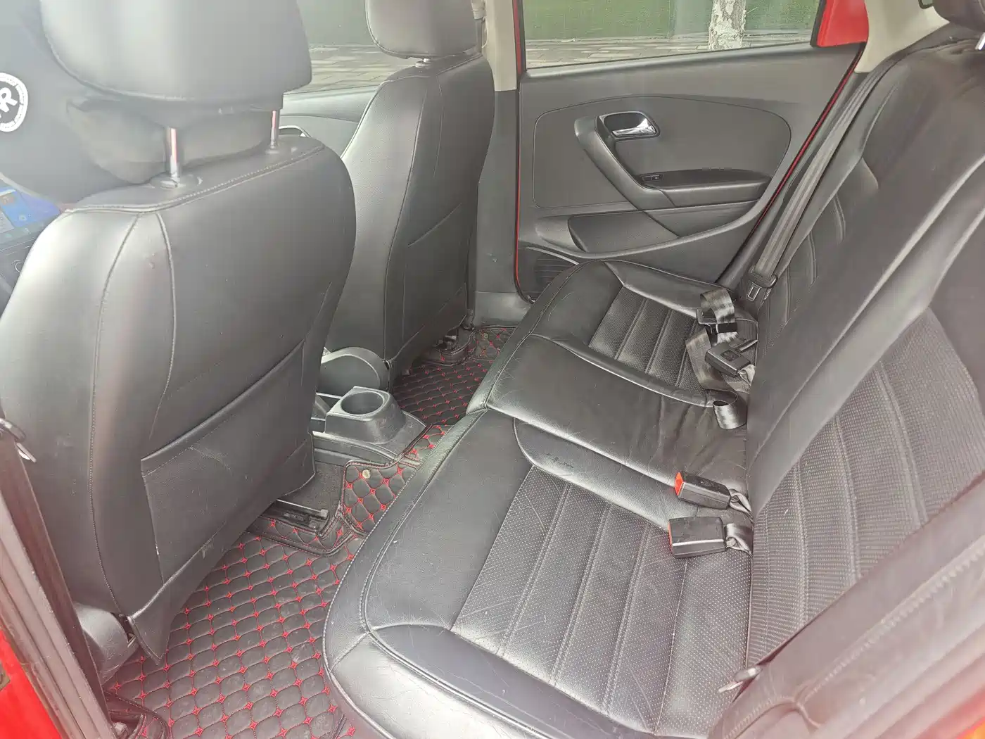 Volkswagen Polo 2011 1.6L Automatic Cool Edition фото 17