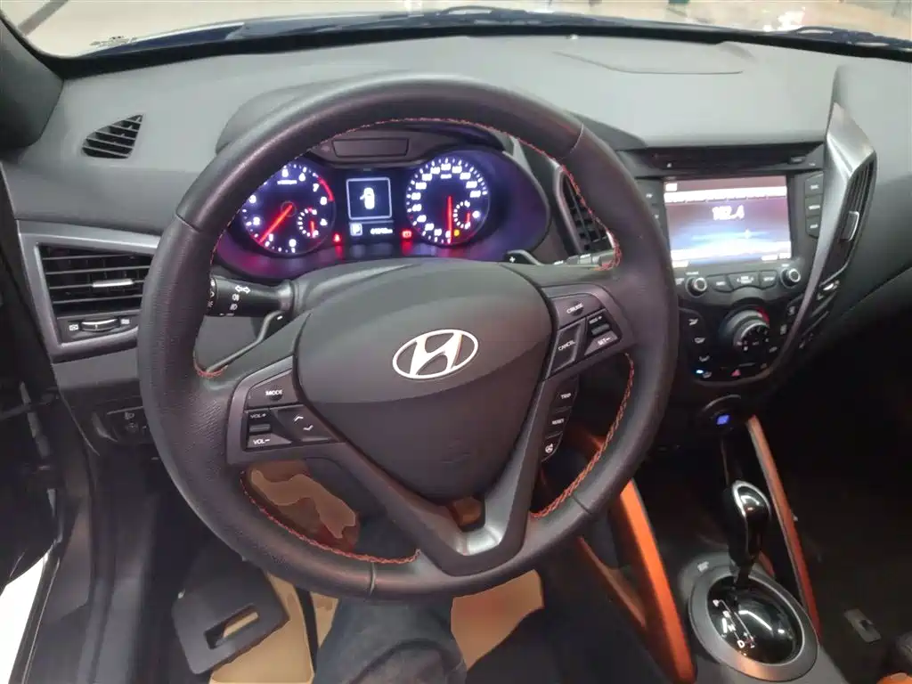 Hyundai Veloster 2015 1.6T Automatic Luxury Edition фото 11
