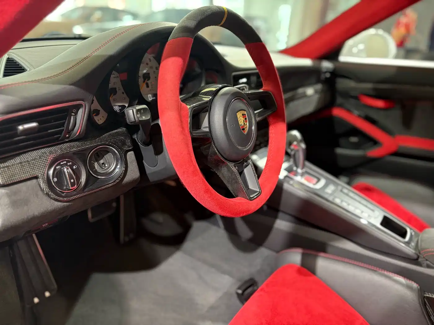 Porsche 911 2018 GT2 RS 3.8T фото 17