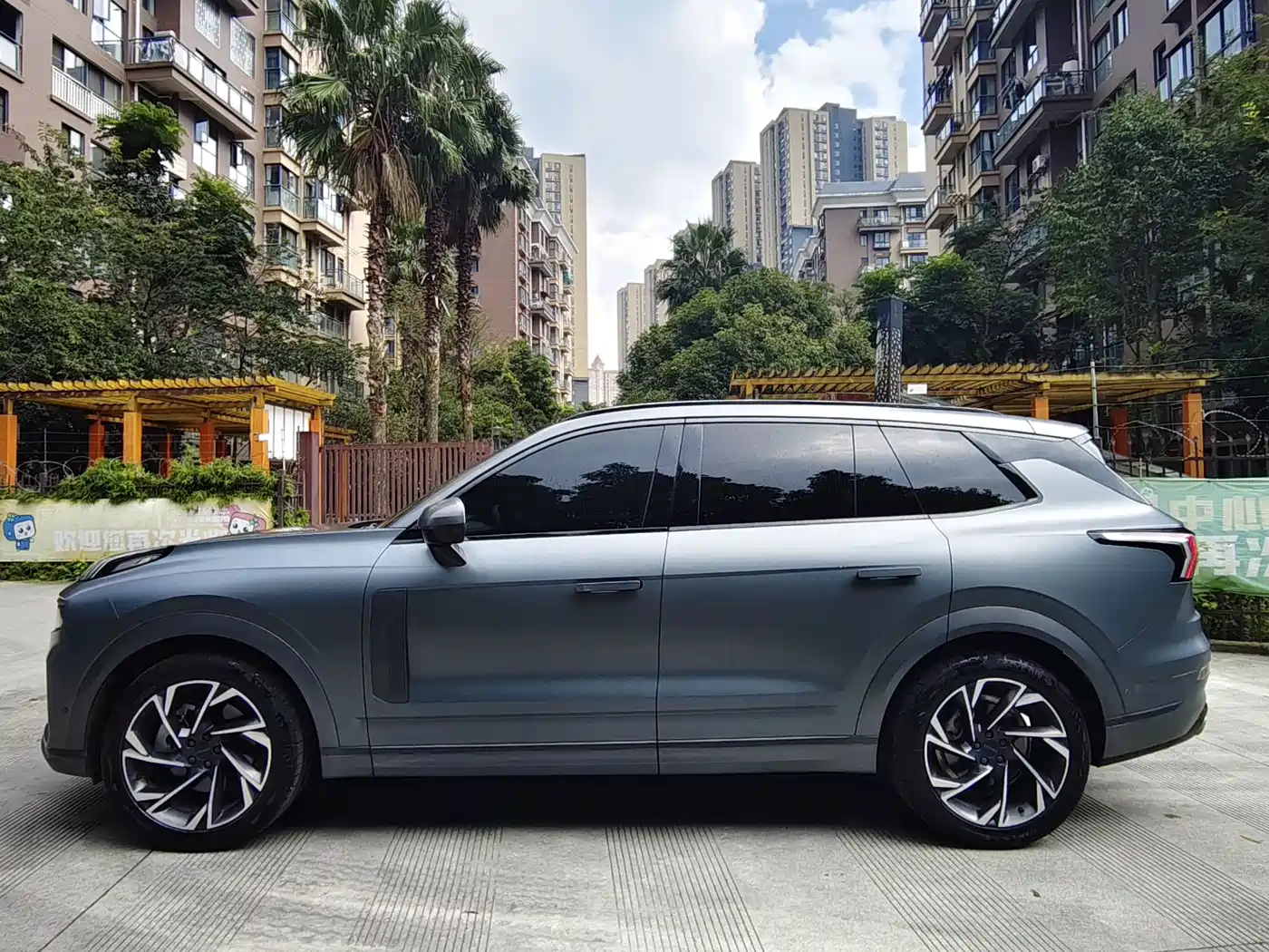 Lynk & Co 09 2022 2021 2.0T Halo 6-Seater