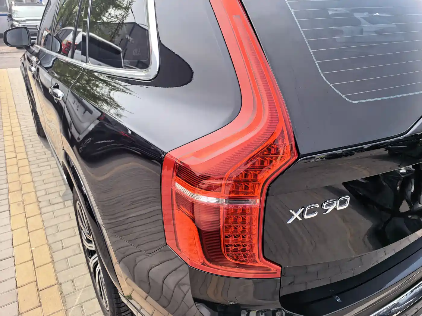 VOLVO XC90