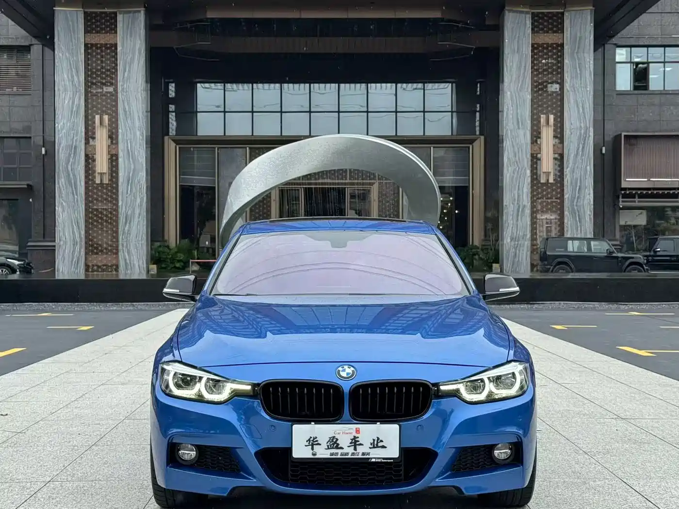 BMW 3 Series 2019 320Li M Sport Black Night Edition фото 2