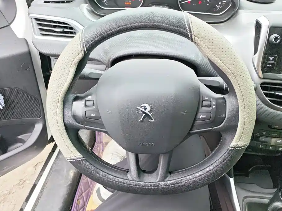 Photo 15 - Peugeot 2008