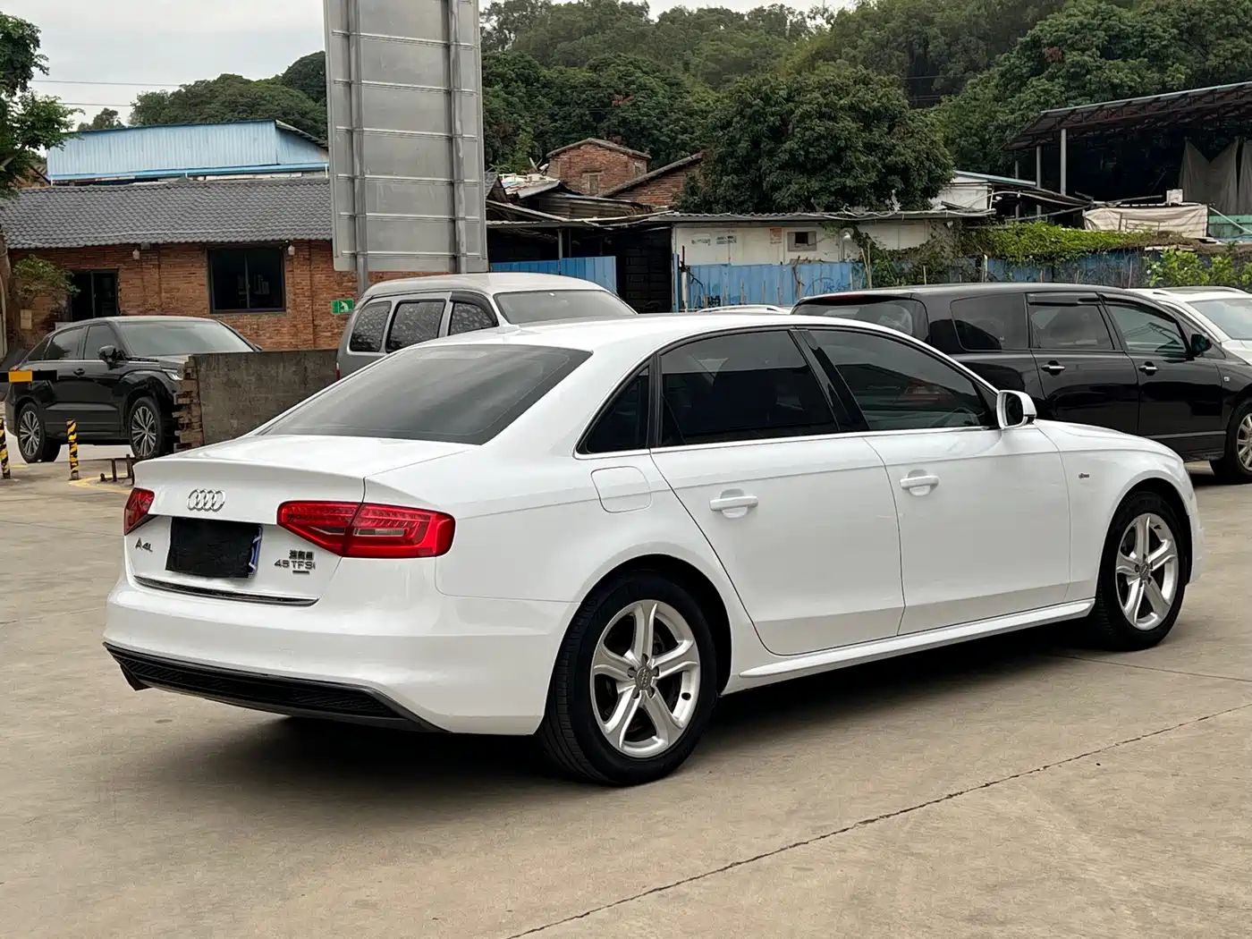 Audi A4L 2015 45 TFSI quattro Individual Sport фото 4
