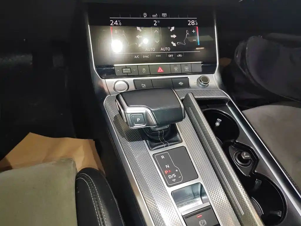 Audi A6L 2019 40 TFSI Luxury Dynamic фото 10