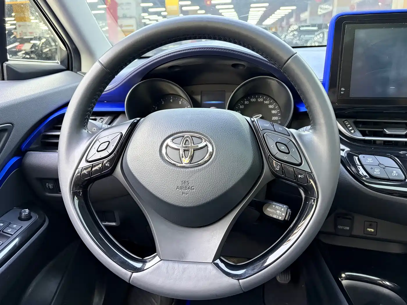 Фото 7 - Toyota C-HR