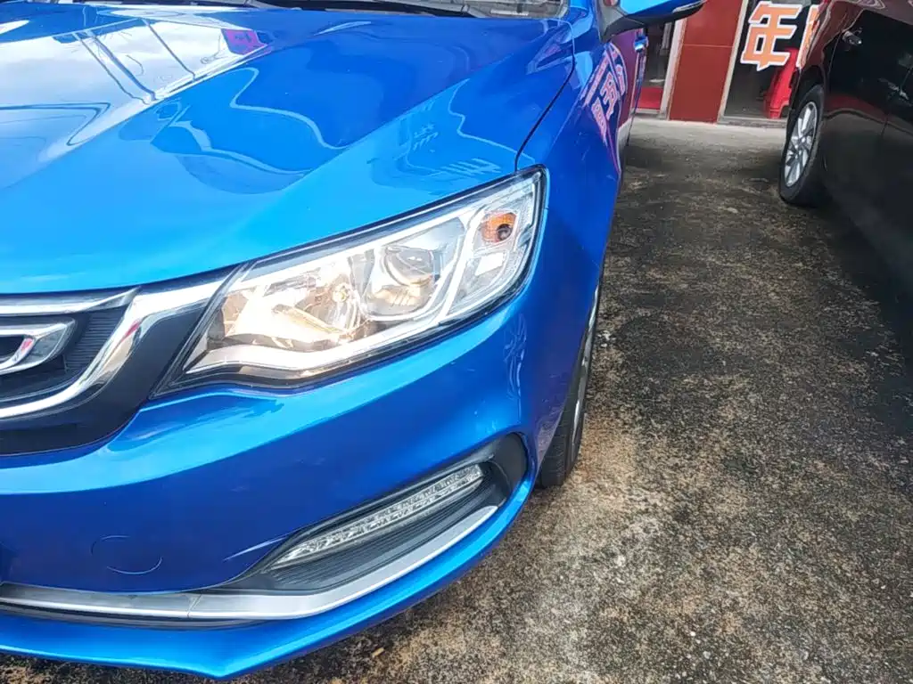 Фото 24 - Geely Vision