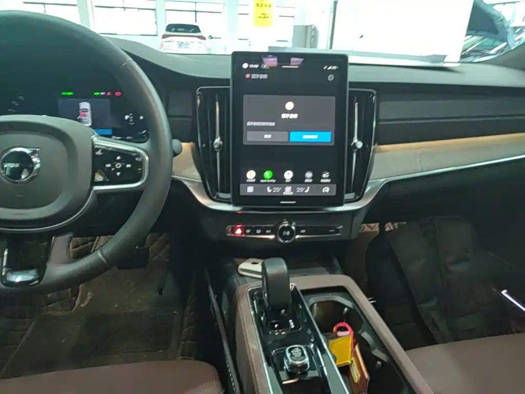 Photo 13 - Volvo S90