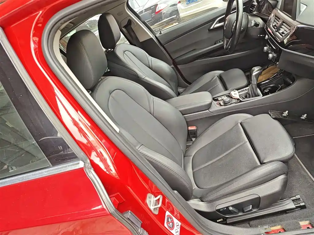 BMW 1 Series 2017 118i Sport фото 25