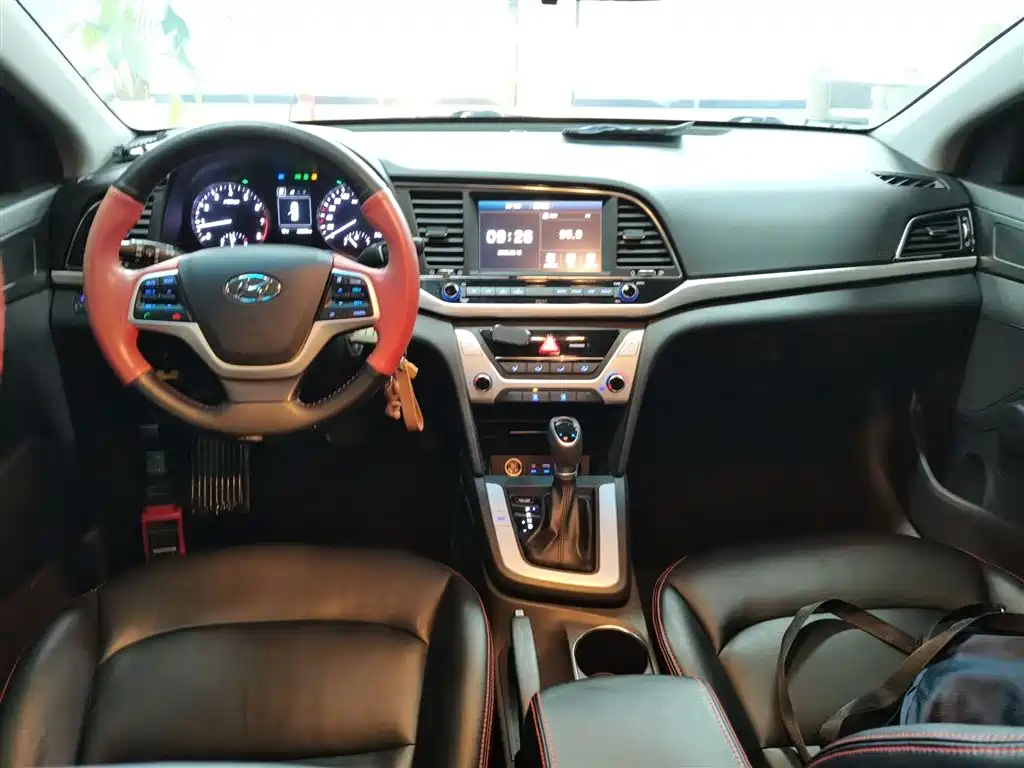 Hyundai Elantra 2016 Model 1.6L Automatic Smart Elite фото 10