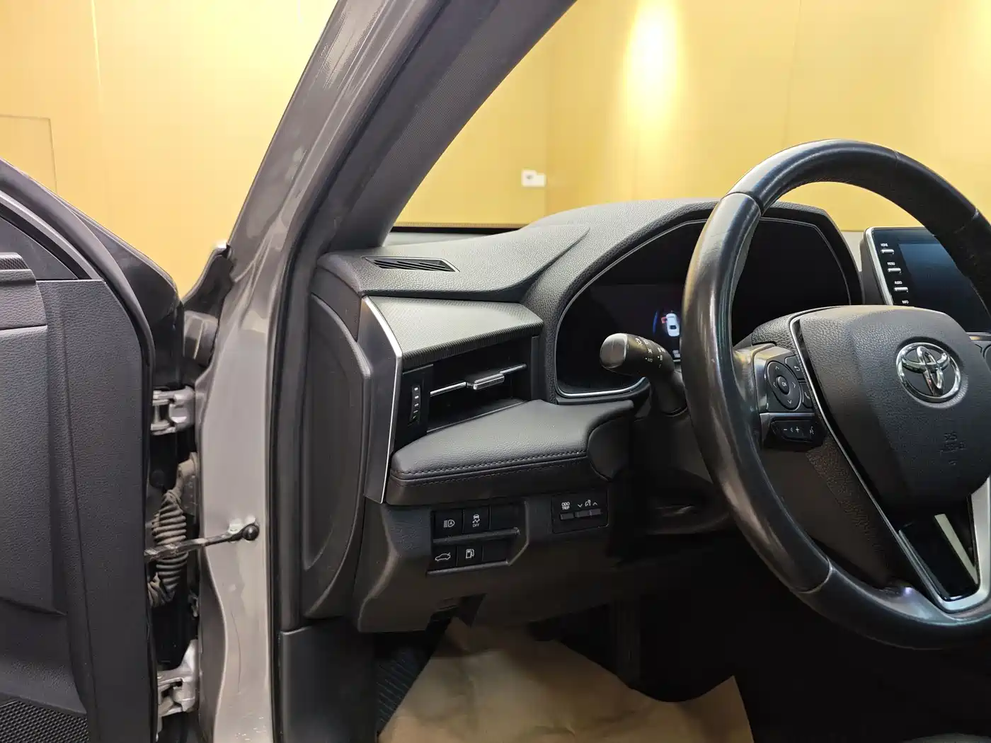Toyota Avalon 2019 Hybrid 2.5L Luxury Edition China V фото 11