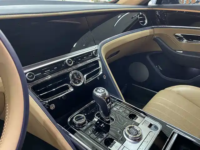 Bentley Flying Spur 2021 4.0T V8 Standard Version — фото 4