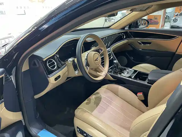 Bentley Flying Spur 2021 4.0T V8 Standard Version — фото 5