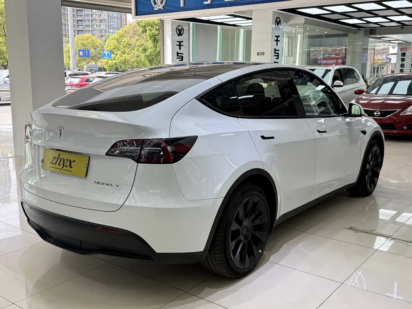 TESLA MODEL Y