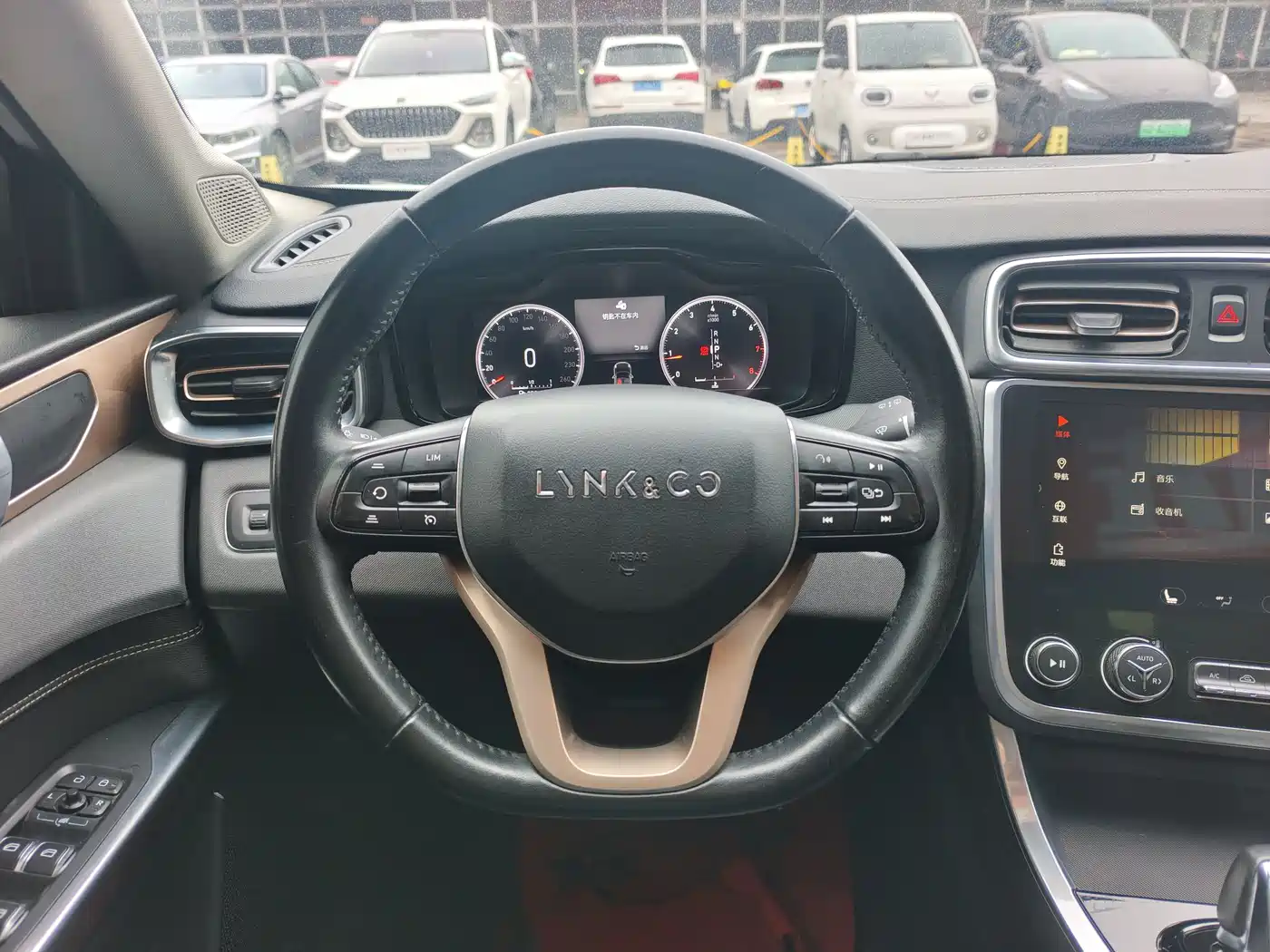Lynk & Co 01 2017 2.0T 2WD фото 10