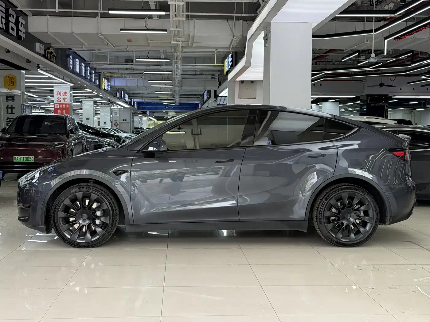 TESLA MODEL Y