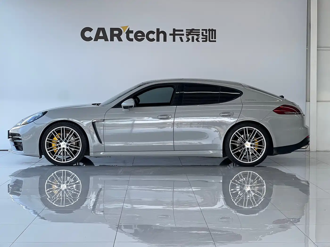 Porsche Panamera 2014 Panamera 4 3.0T фото 4
