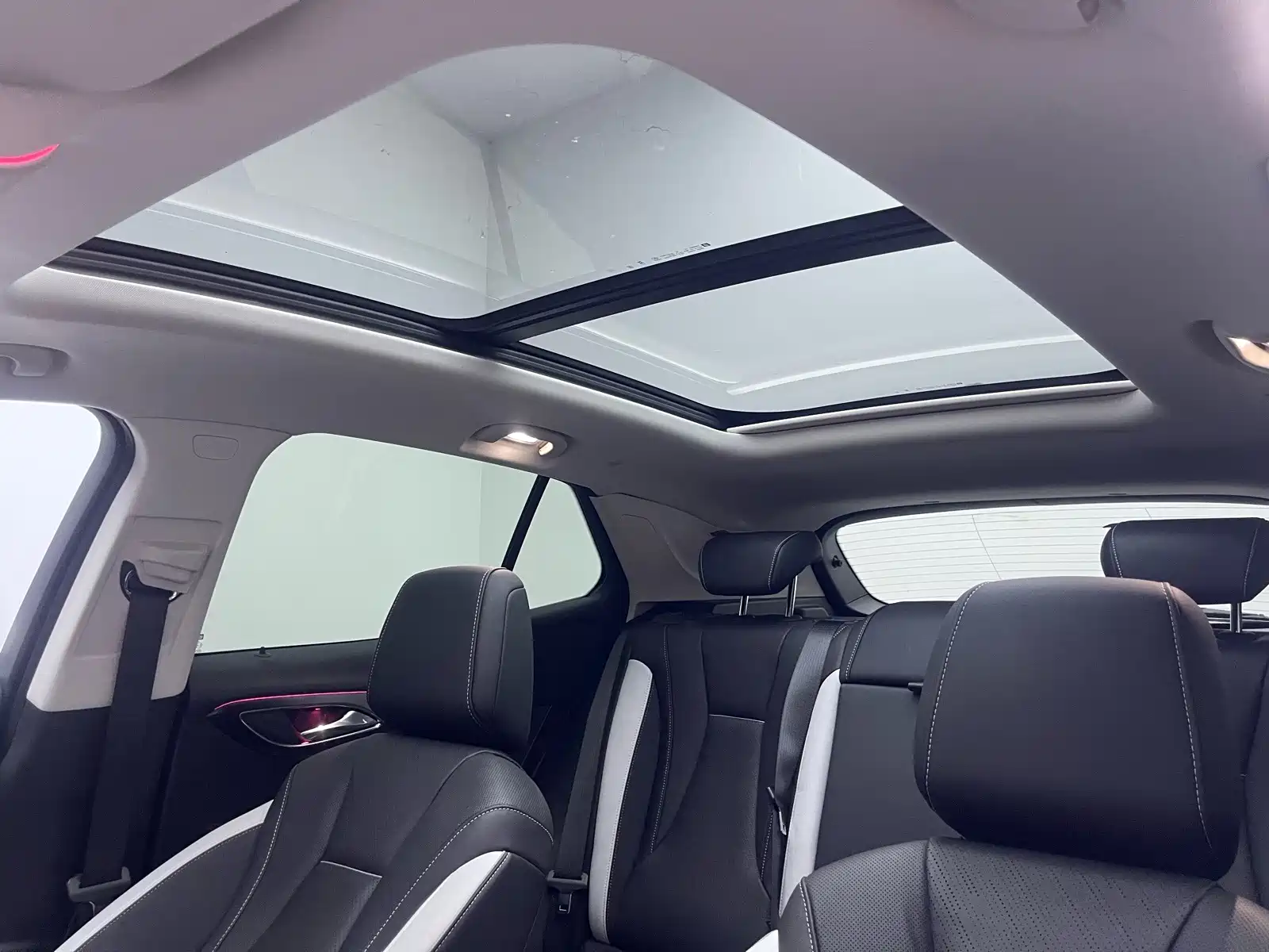 Photo 16 - Buick Envision S