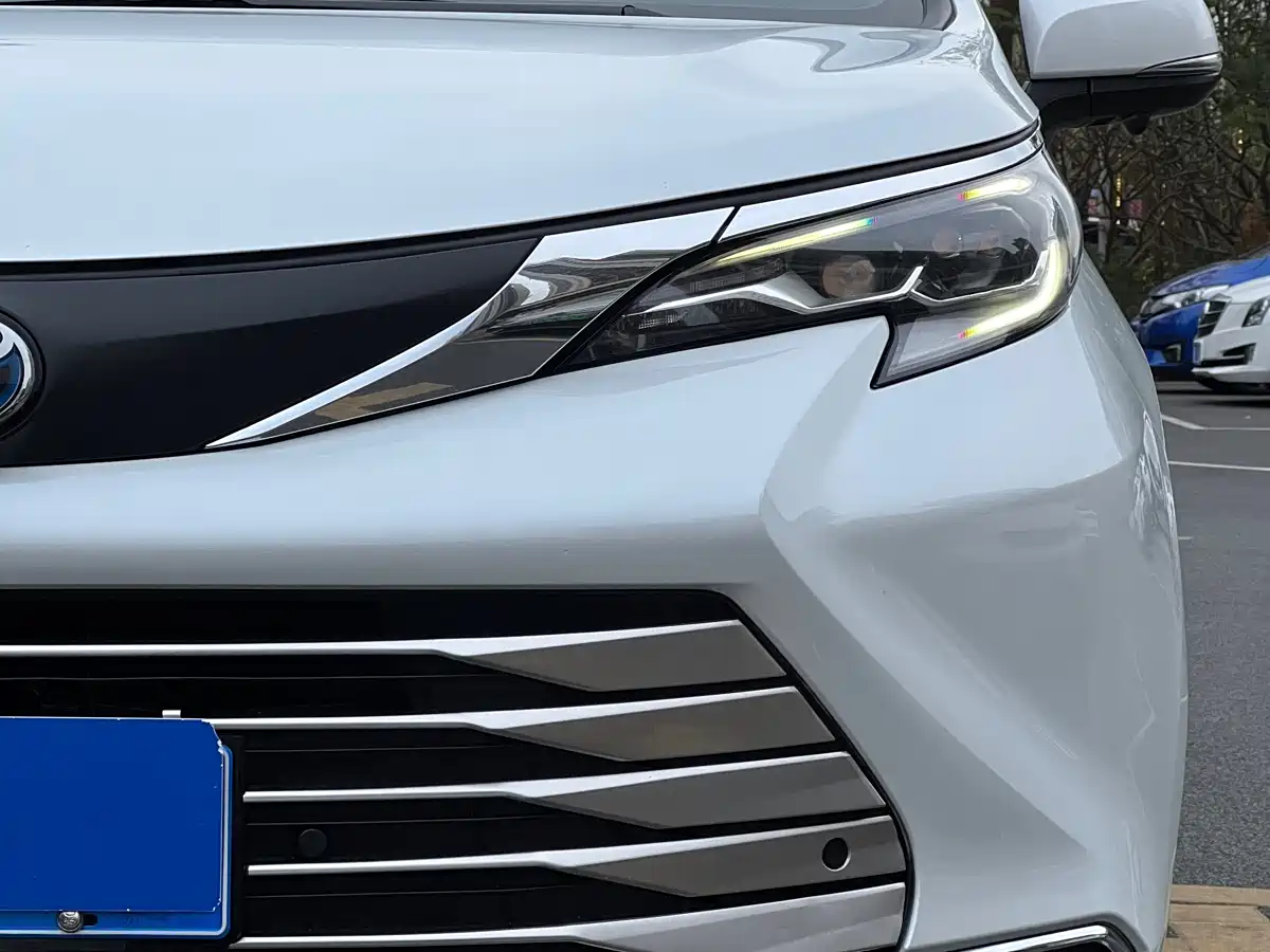 Toyota Sienna 2023 2.5L Hybrid Comfort Edition фото 9