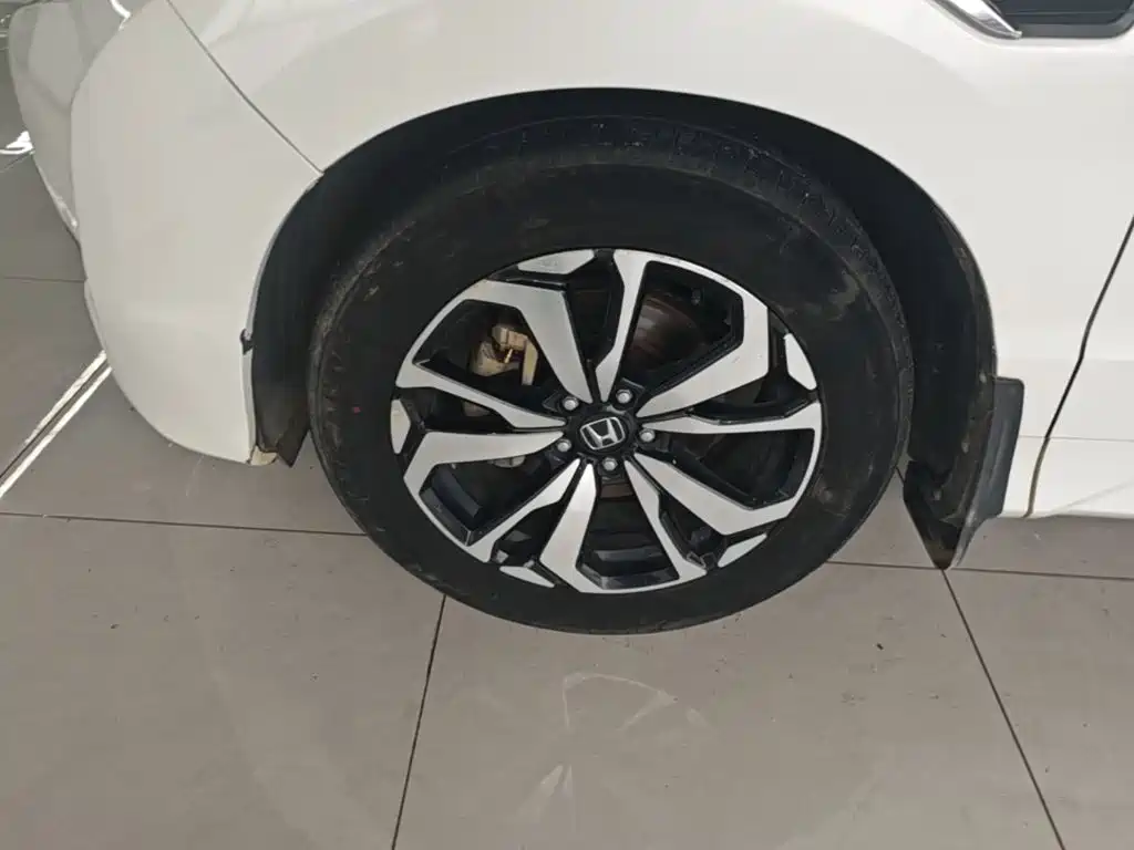 Фото 23 - Honda UR-V