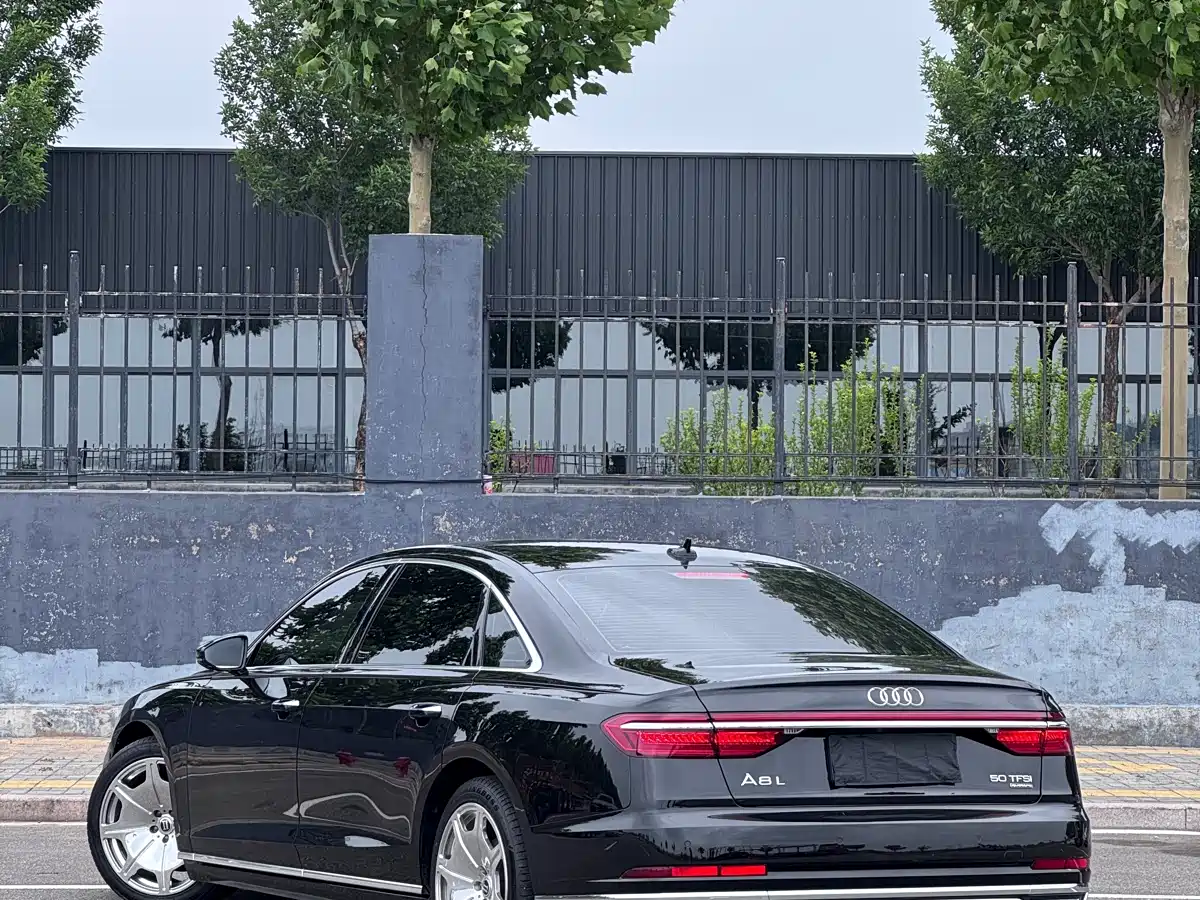 Audi A8 2021 A8L 50 TFSI quattro Comfort фото 8