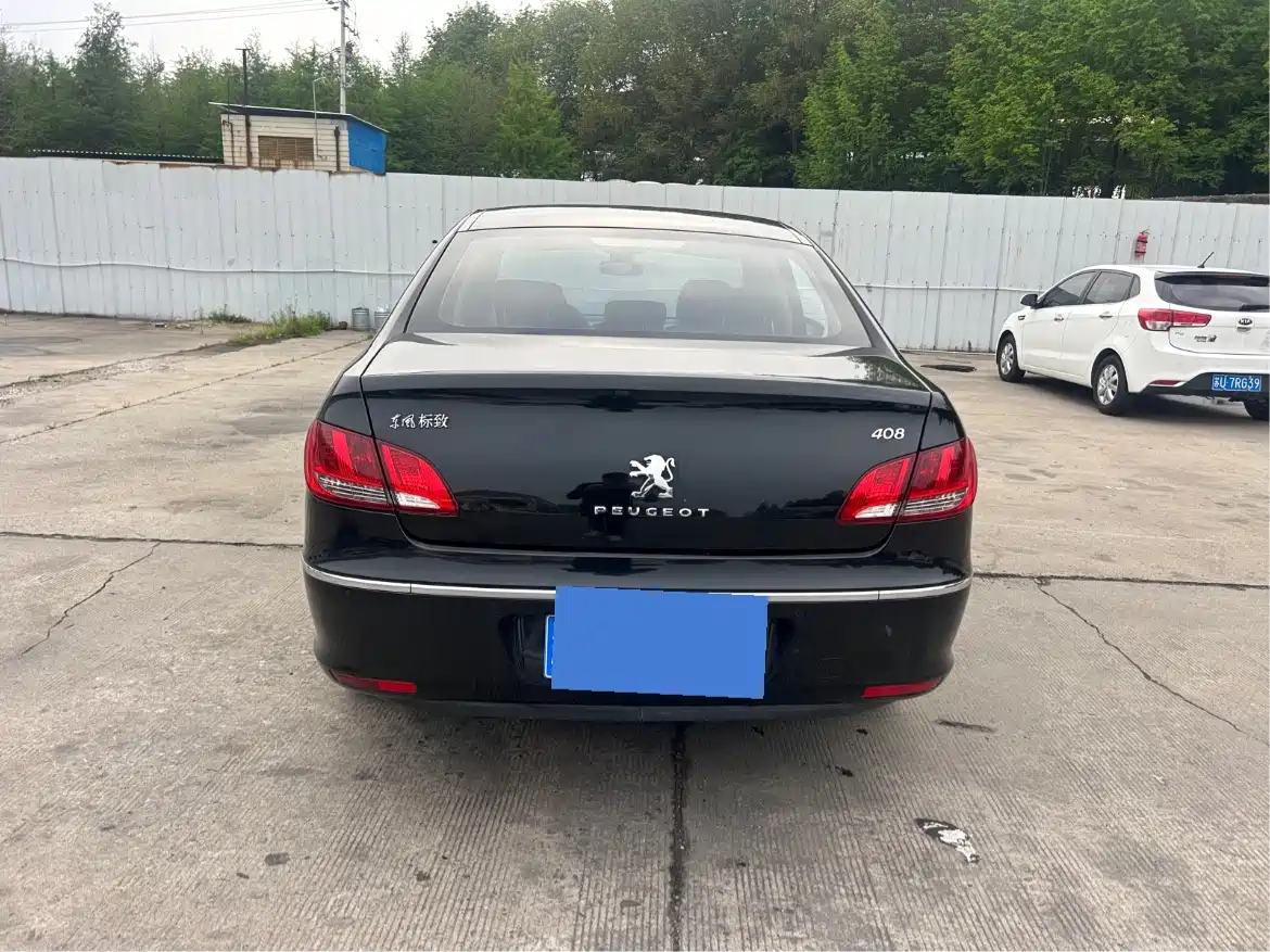 Peugeot 408 2011 2.0L Automatic Comfort Edition фото 9