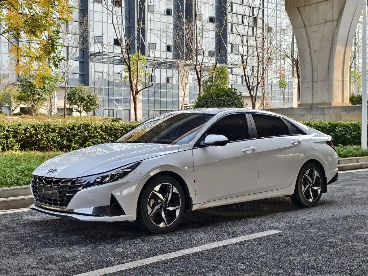 Hyundai Elantra 2022 1.5L CVT LUX Premium Edition