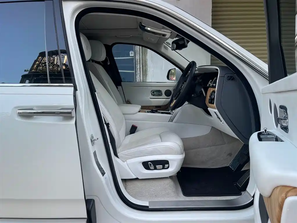 Rolls-Royce Cullinan 2024 4-Seater фото 9