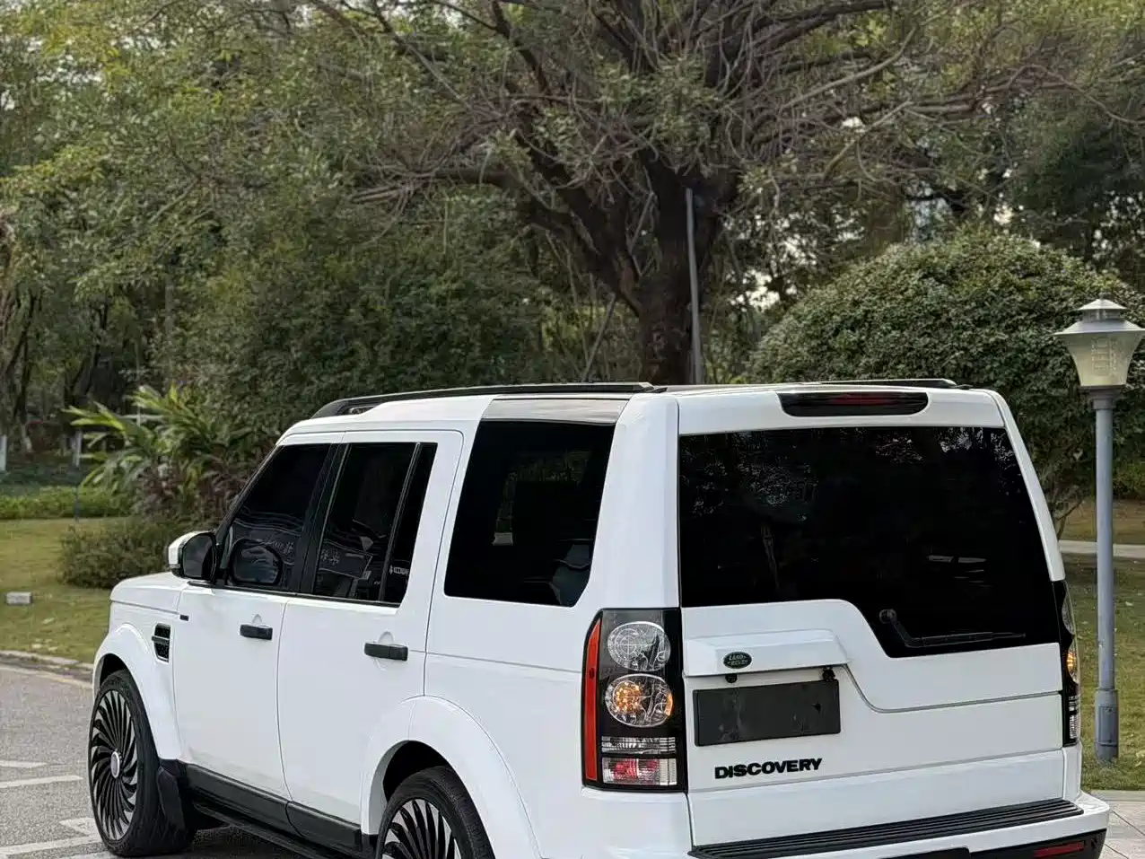 Land Rover Discovery 2012 3.0 SDV6 HSE Diesel фото 2