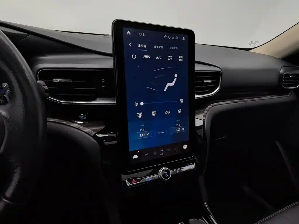 Photo 12 - Ford Explorer