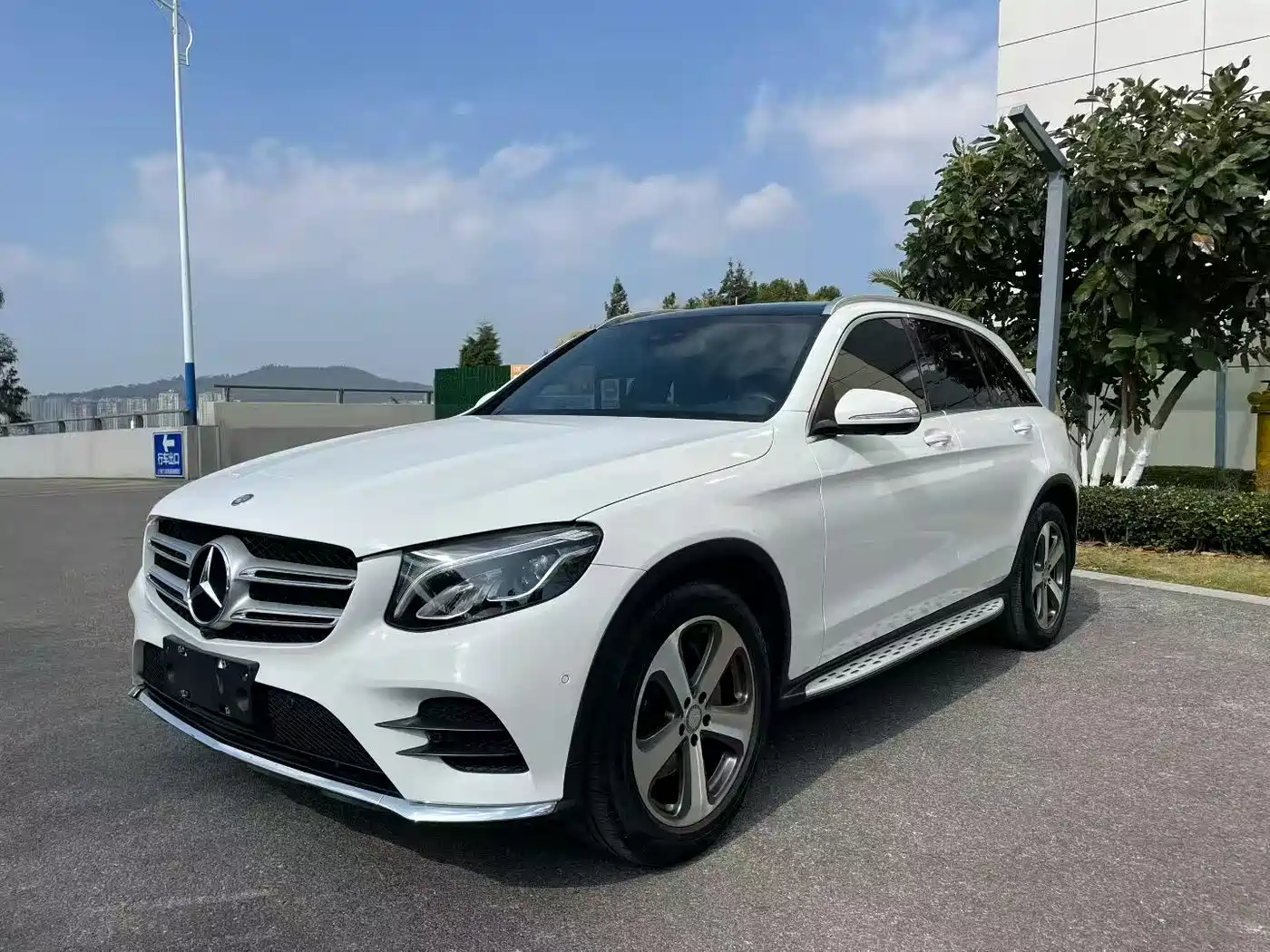 Mercedes-Benz GLC 2017 GLC 260 4MATIC Luxury фото 2