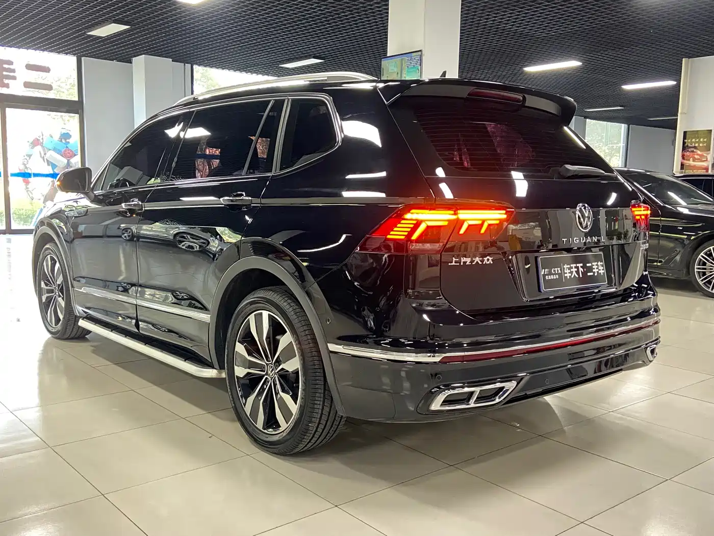 Volkswagen Tiguan L 2022 330TSI Auto 2WD R-Line Premium Edition фото 4